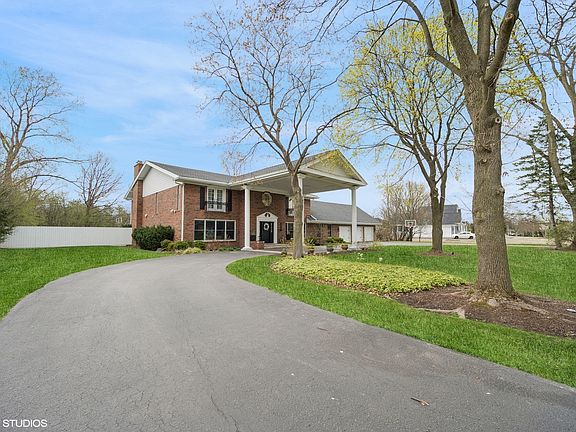 3rd image of 2051 Churchill Ln