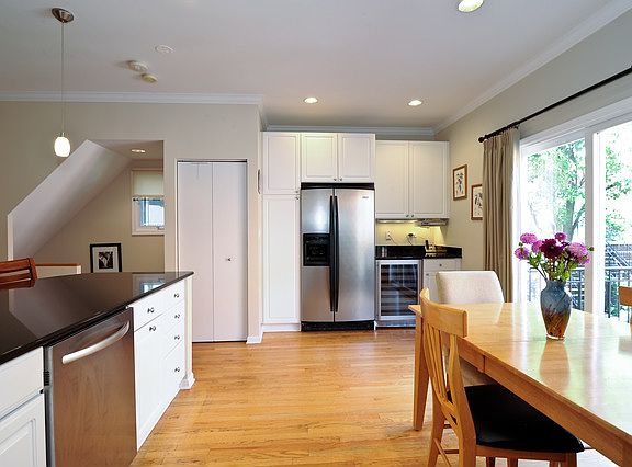 5th image of 1522 W School St APT O