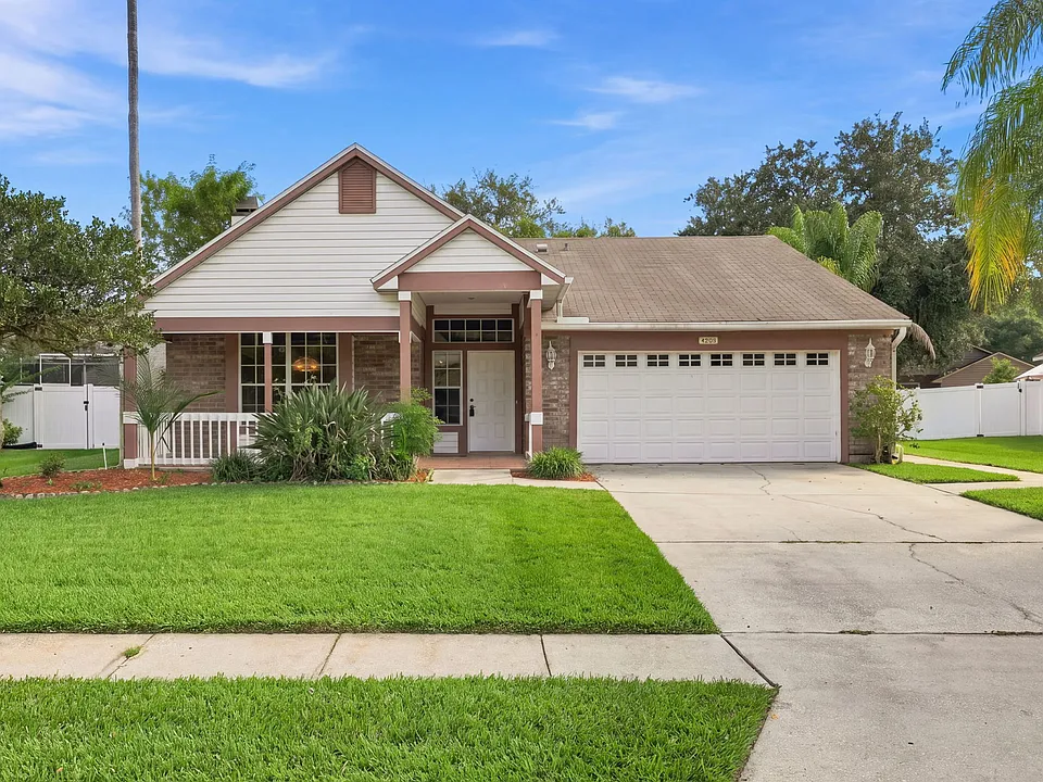 4826 Ridgemoor Cir