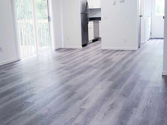 4th image of 11338 3rd Ave NE #B
