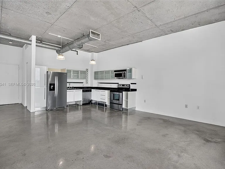 10 SW South River Dr #1010 — Photo 12