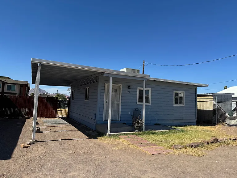 472 Hunter Dr — Photo 1