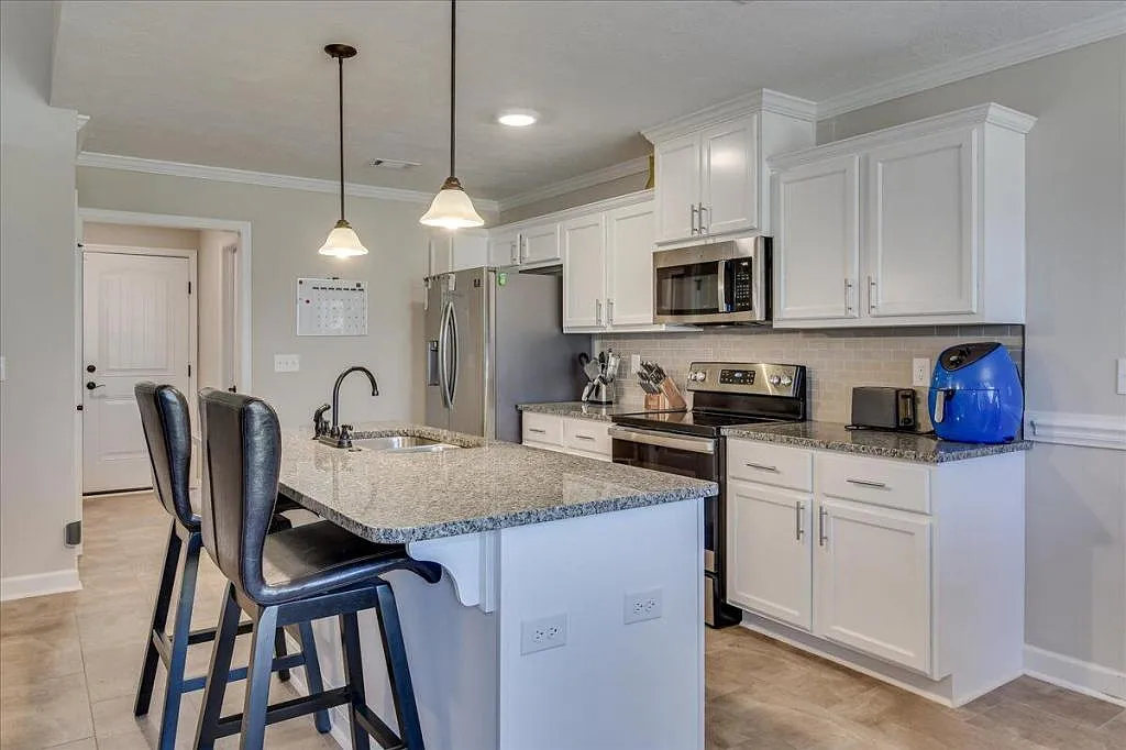 934 Mulford Lp — Photo 4