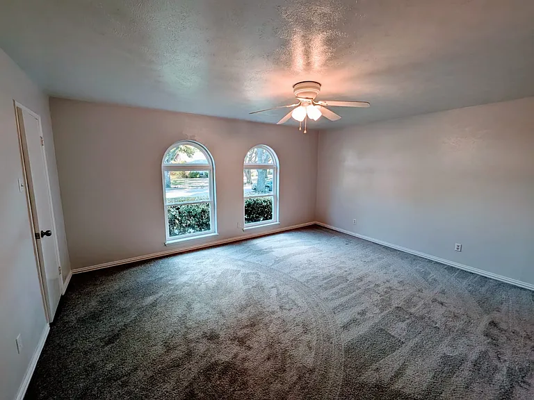 949 Mossvine Dr — Photo 15