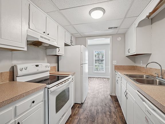 3rd image of 3915 E Valley Ct #1