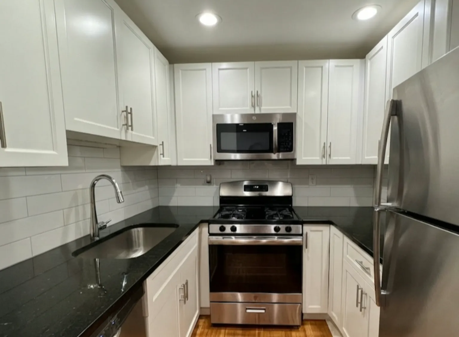 1 bed, 650 sqft, $1,600 — Photo 2
