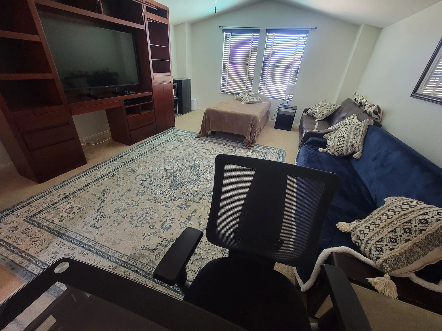 3 bed, 2182 sqft, $1,000 — Photo 3