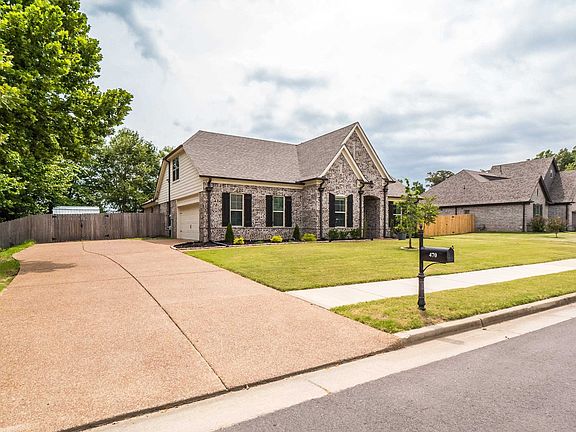 3rd image of 470 Oakridge Dr