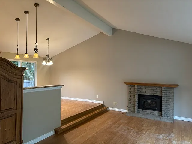 4 bed, 2.5 bath, 2380 sqft, $4,000 — Photo 2