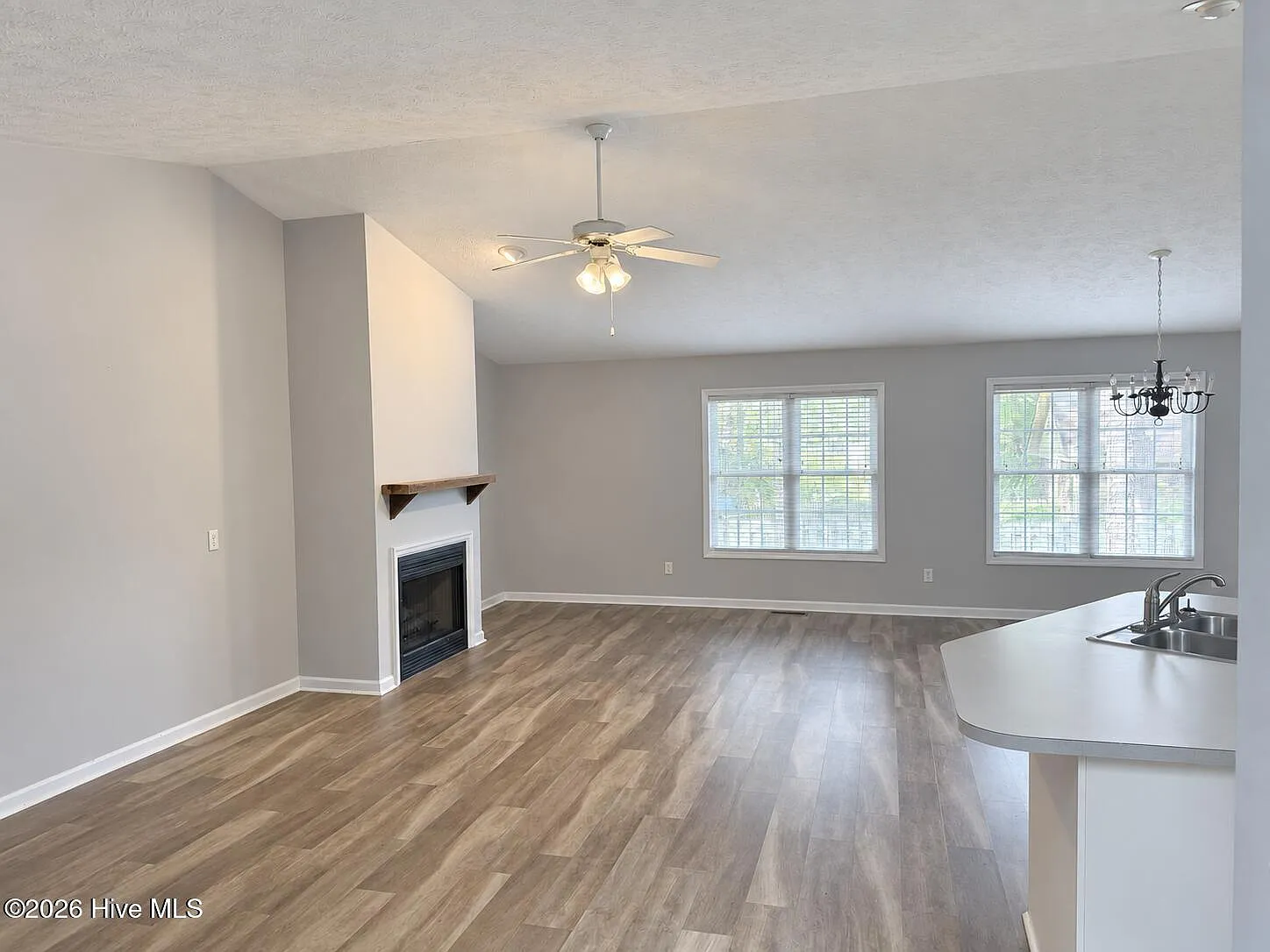 3 bed, 2.0 bath, 1790 sqft, $1,995 — Photo 2