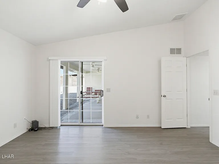 3099 Jamaica Blvd S — Photo 35