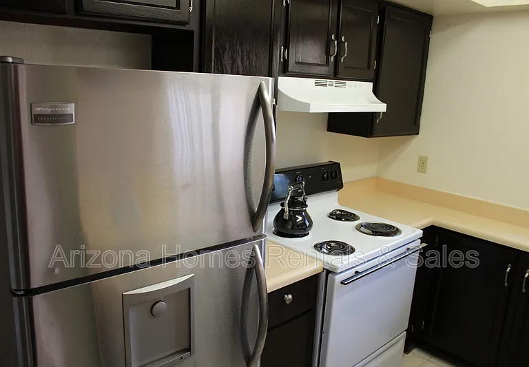621 S Kacee Ave — Photo 6