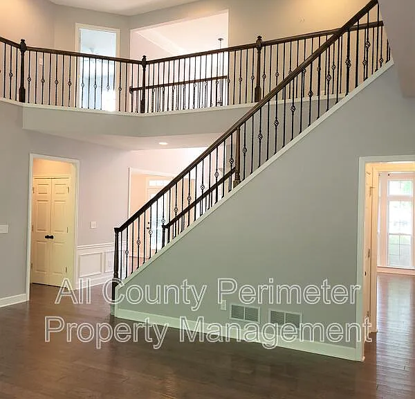 4445 Agard St — Photo 33