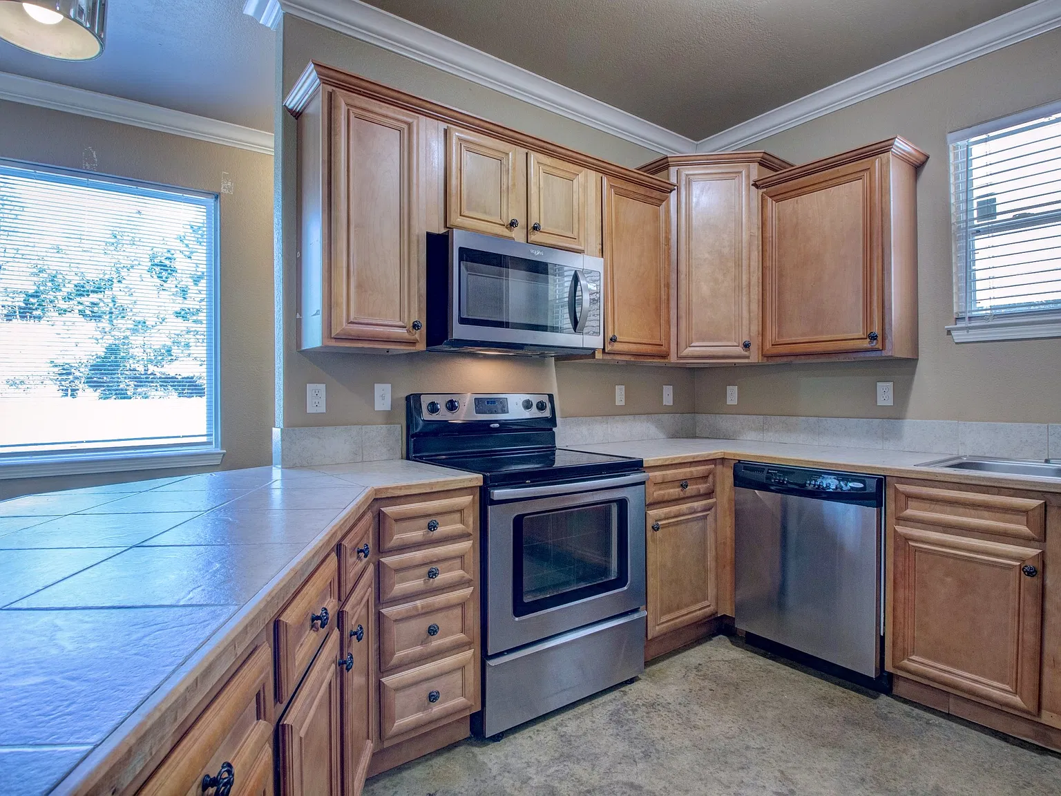 151 Lake Point Cv — Photo 3