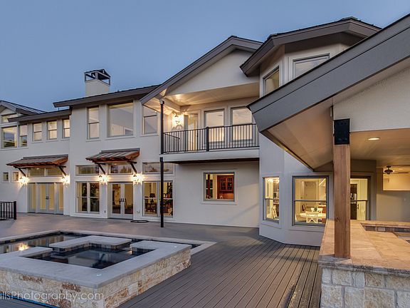 Lots of entertaining space