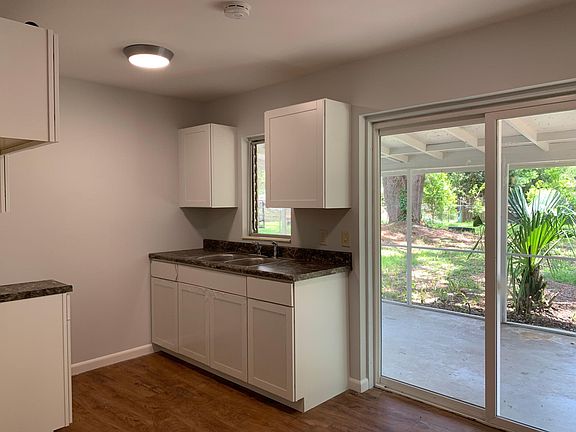 2nd image of 842 Temple Ave