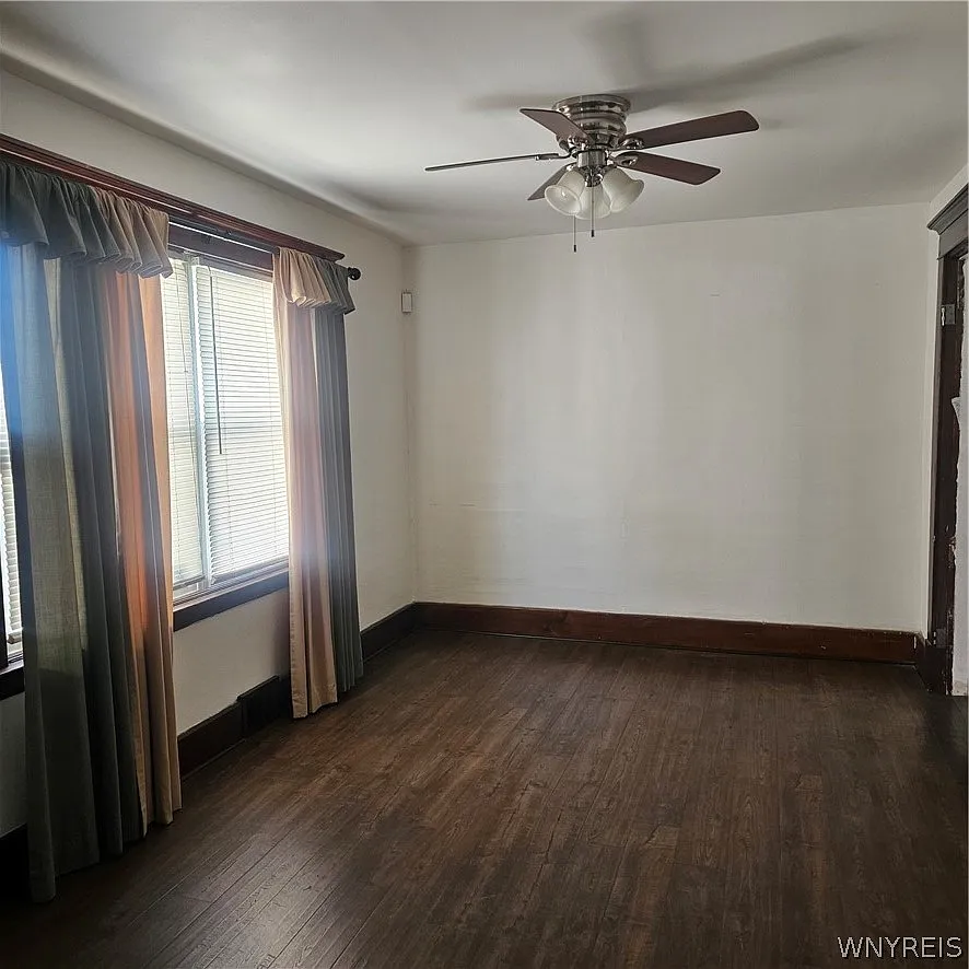 3 bed, 1.0 bath, 1065 sqft, $1,925 — Photo 3