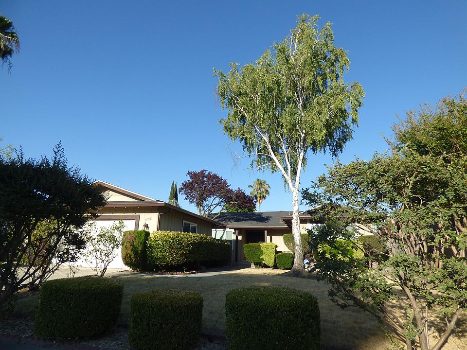 1st image of 3998 Chatsworth Cir