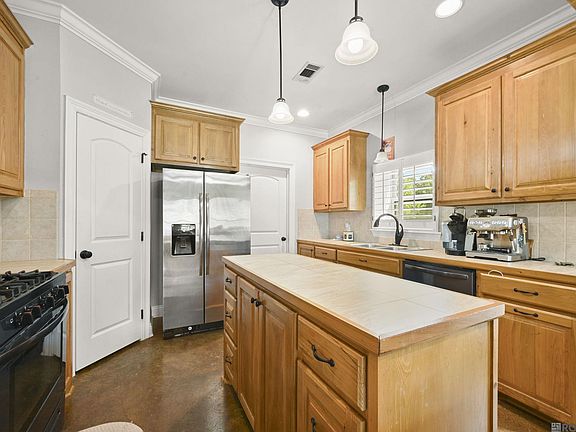 3rd image of 8489 Lebeau Rd