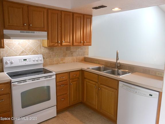 5th image of 2701 Winchester Dr