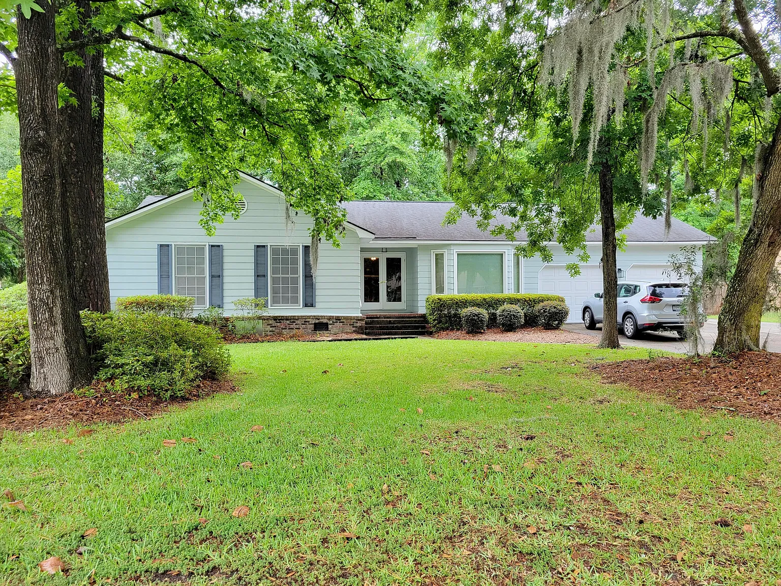 3 bed, 2.0 bath, 1688 sqft, $4,000 — Photo 2