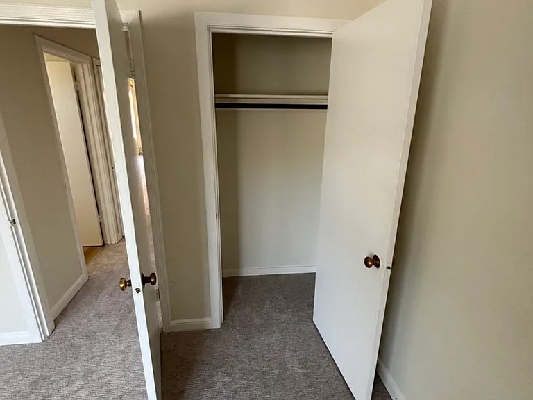 1025 Noel Dr #E — Photo 11