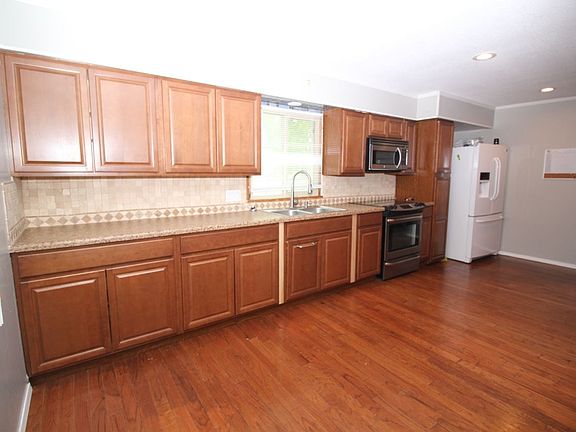 2nd image of 206 S Arthur St