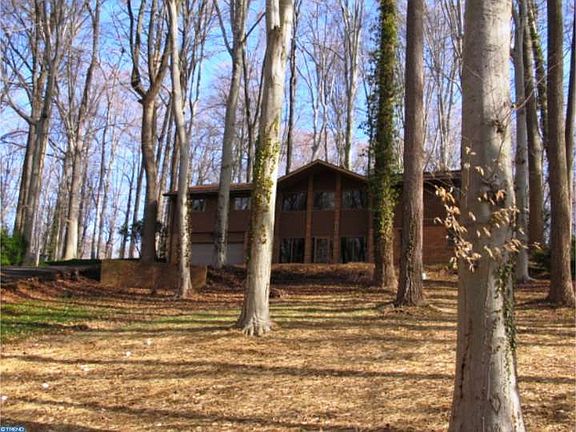 2nd image of 20 Bridlebrook Ln