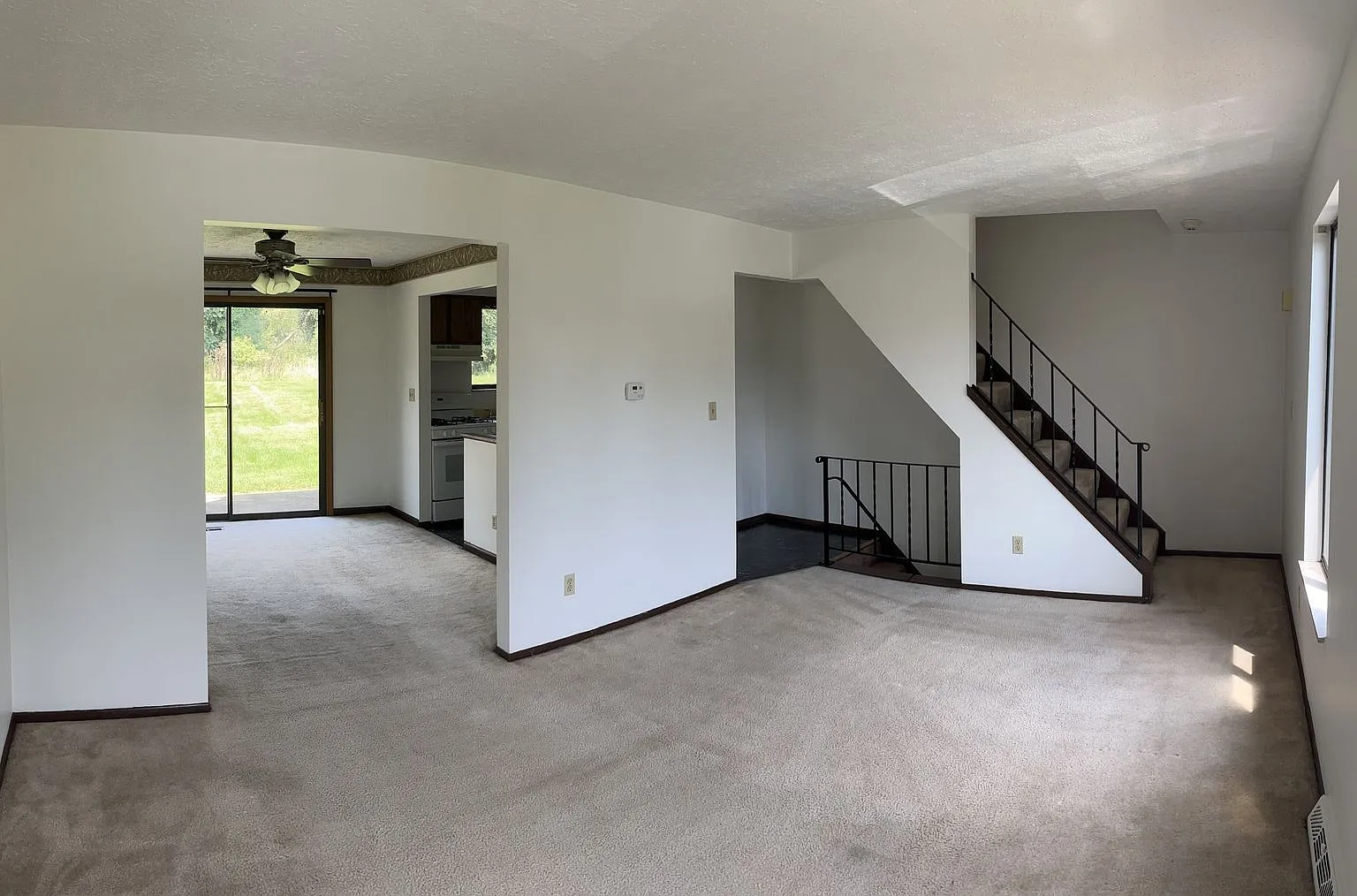 2 Bedroom 1 Bathroom Townhouse in Shaler — Photo 2