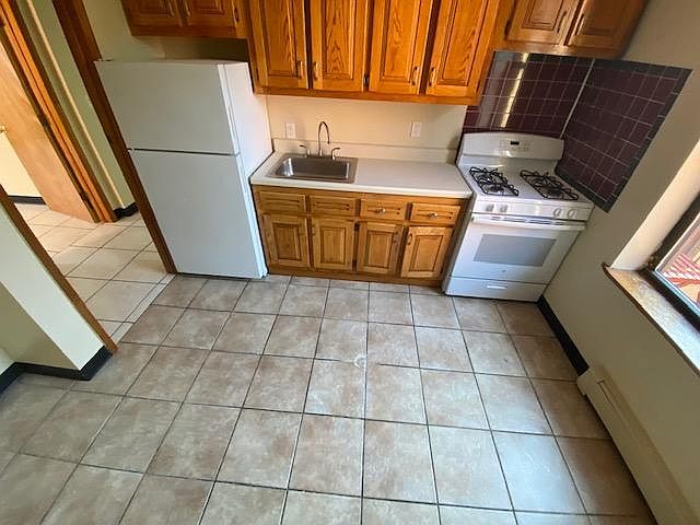 1st image of 75 Caryl Ave