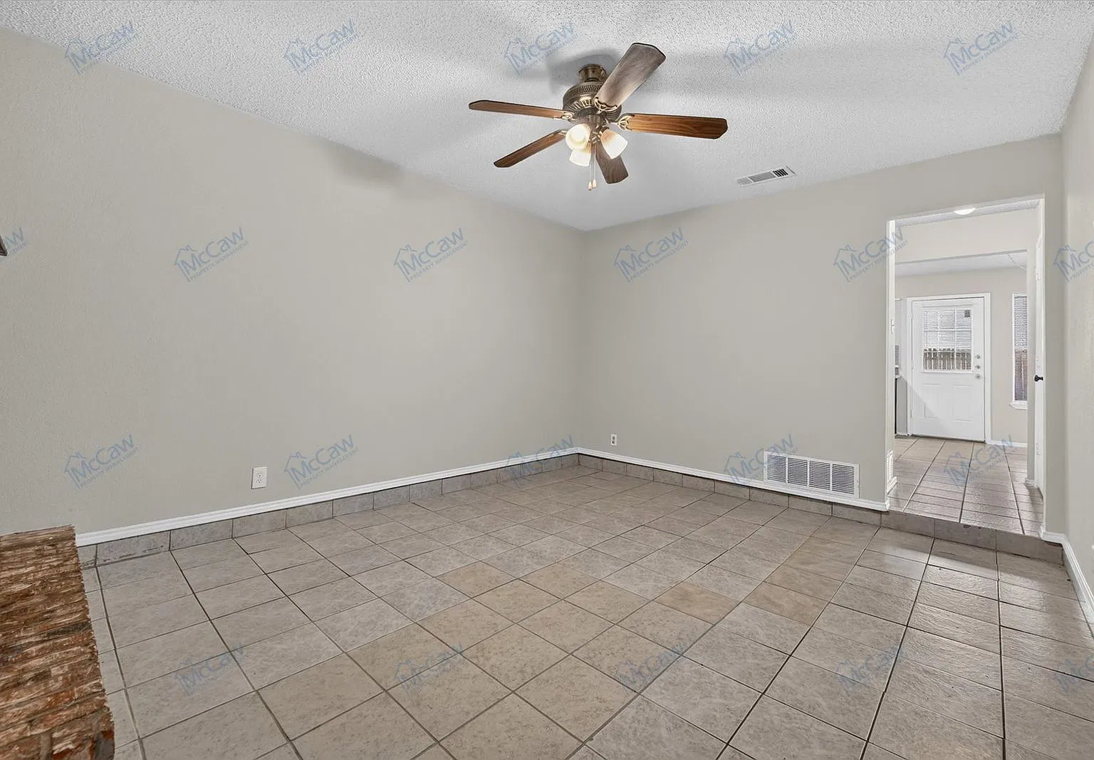 2 bed, 1.5 bath, $1,400 — Photo 4