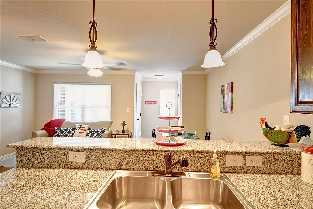 3 bed, 1358 sqft, $750 — Photo 3