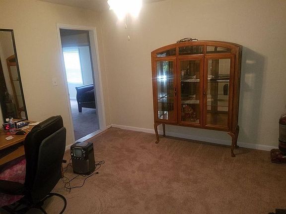 2nd image of 905 W Dunn Ave