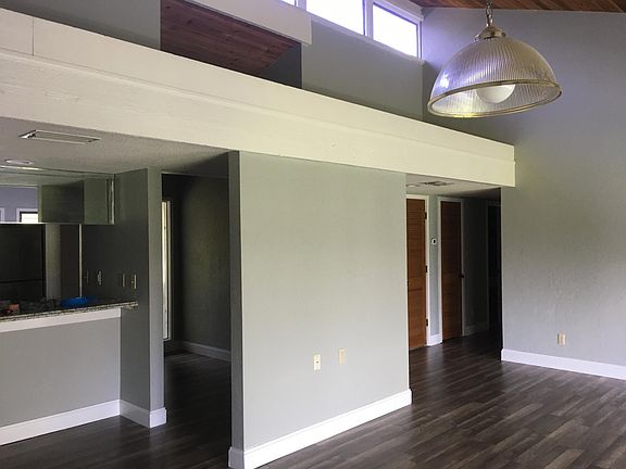 4th image of 667 Olde Camelot Cir #667