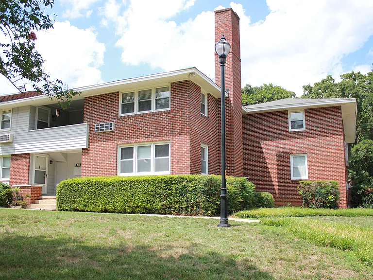 805 Daniels St #B — Photo 2