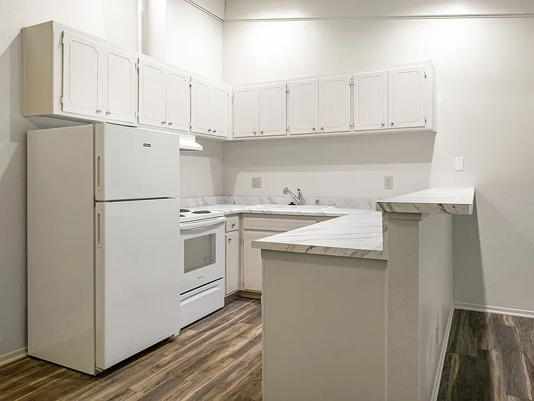 Lassen Villa Apartments — Photo 38