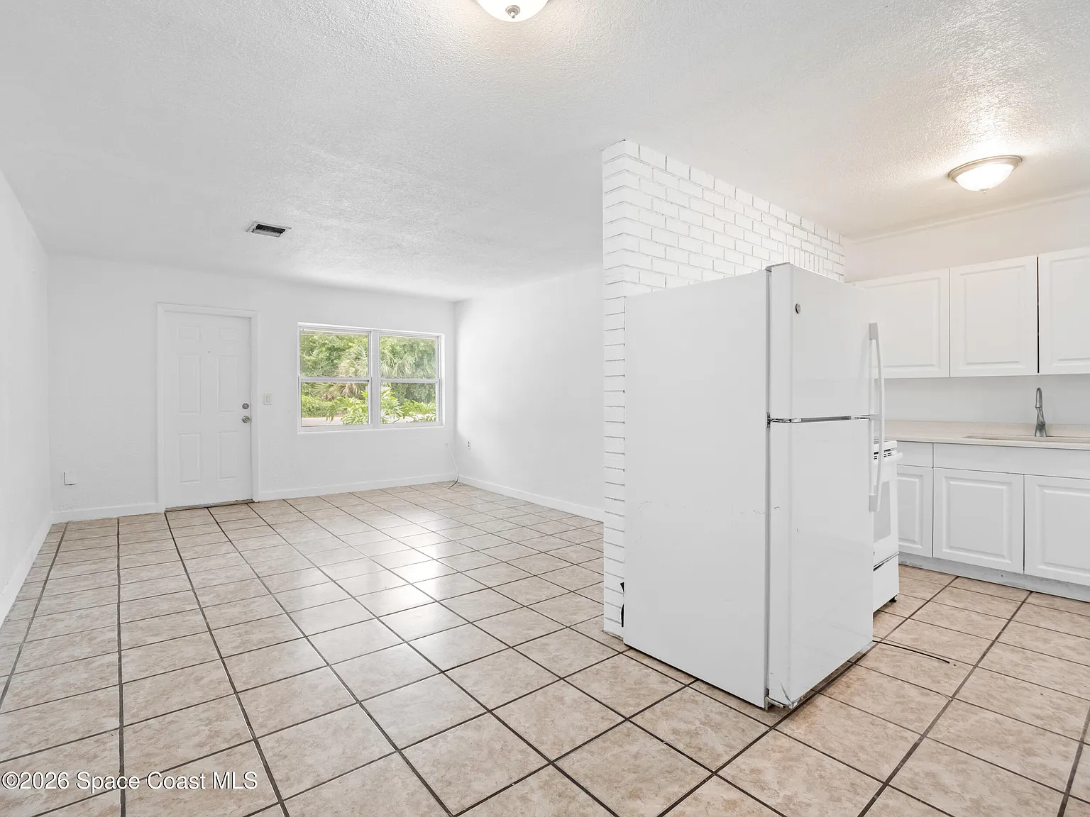 4 bed, 2.0 bath, 1700 sqft, $2,149 — Photo 3