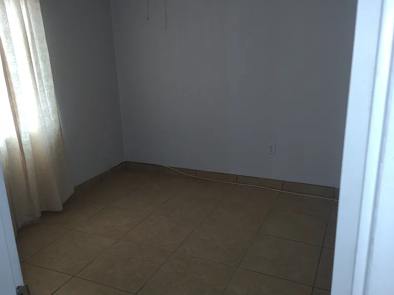 3301 W Holly St — Photo 3