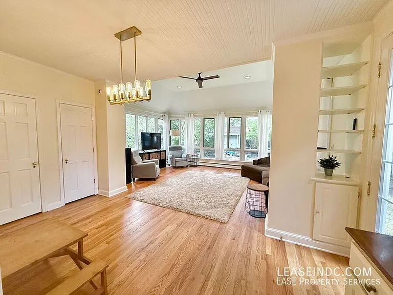 4825 Butterworth Pl NW — Photo 4