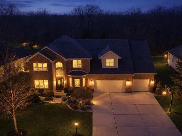 10588 Erie Dr, Crown Point, IN 46307