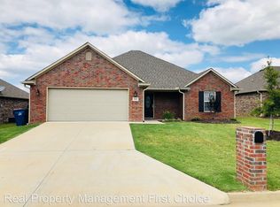 525 Ridge Point Dr, Fort Smith, AR 72908