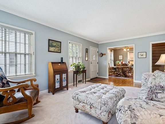 3rd image of 3658 Huntington Ave S