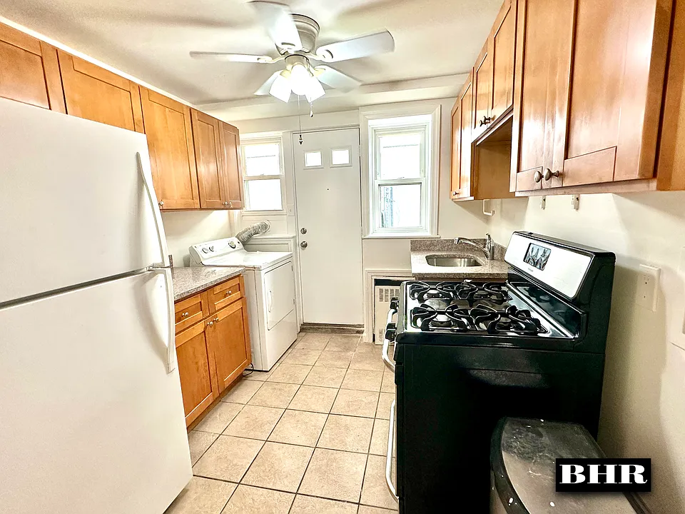 207 Hampton Ave #1