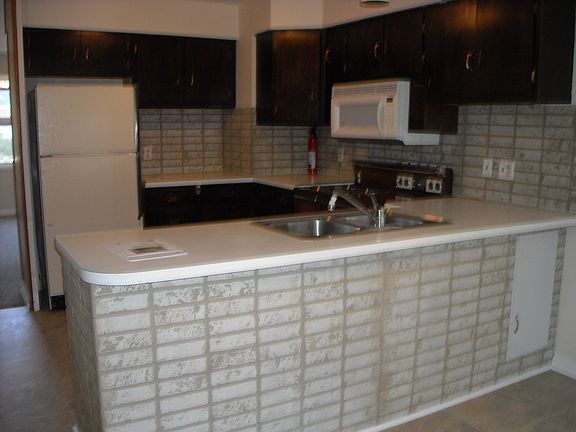 4th image of 415 E Stafford Ave