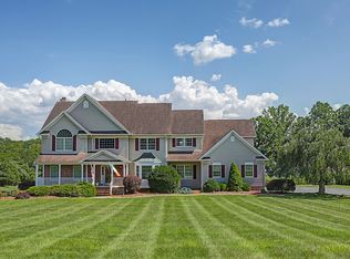 41 Country Club Dr, Annandale, NJ 08801