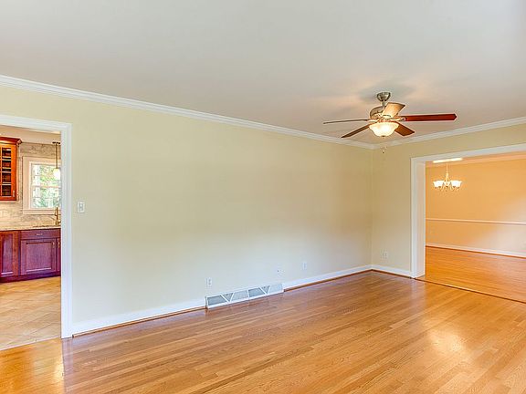4th image of 606 Wishart Cir