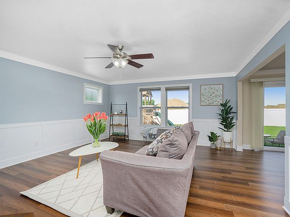 4th image of 1821 Whitewater St