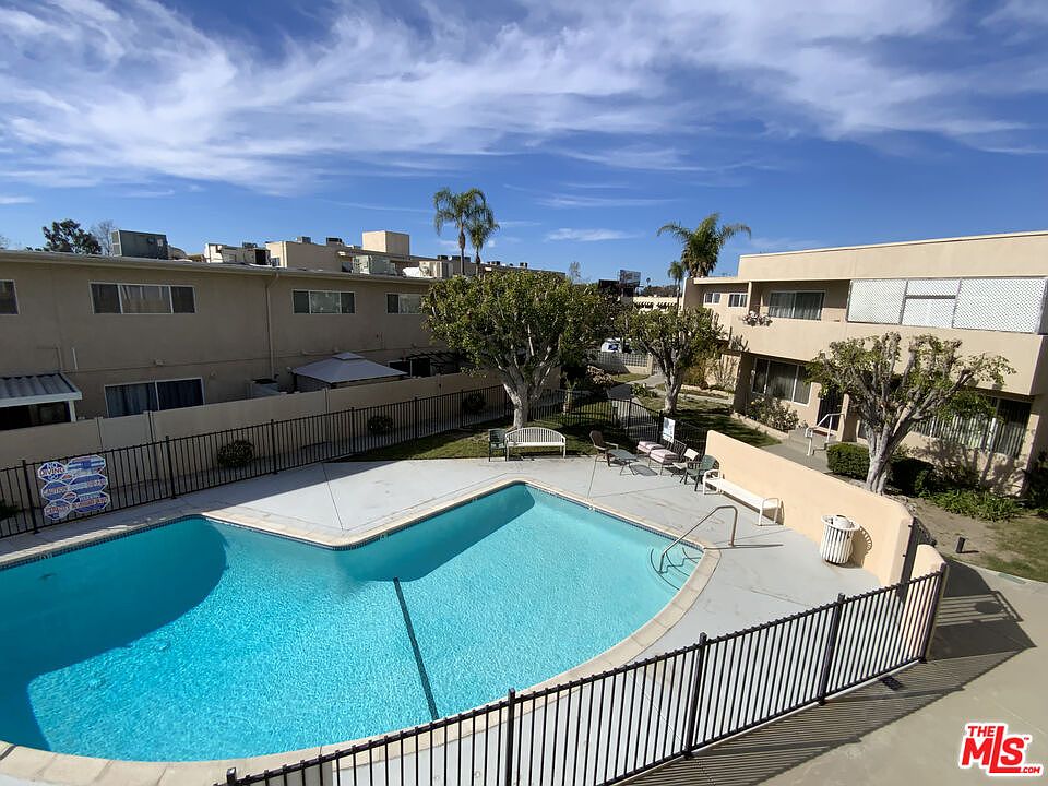 1st image of 6342 Morse Ave APT 208