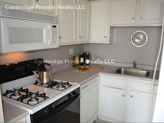 4th image of 812 Memorial Dr APT 1105