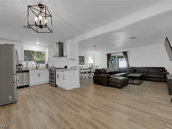 3rd image of 5229 Longridge Ave